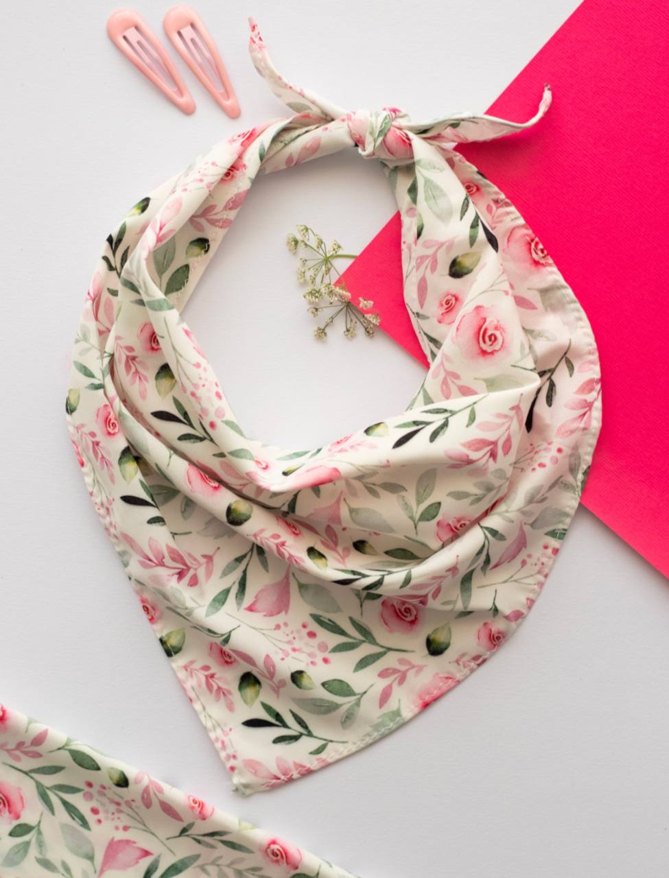 دستمال سر طرح گل بهاری صورتی زینوان